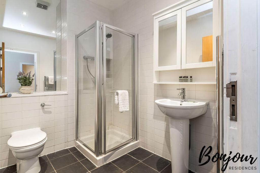 Spacious 2Br-1Ba - Grassmarket - Free Parking By Bonjour Residences 에든버러 외부 사진