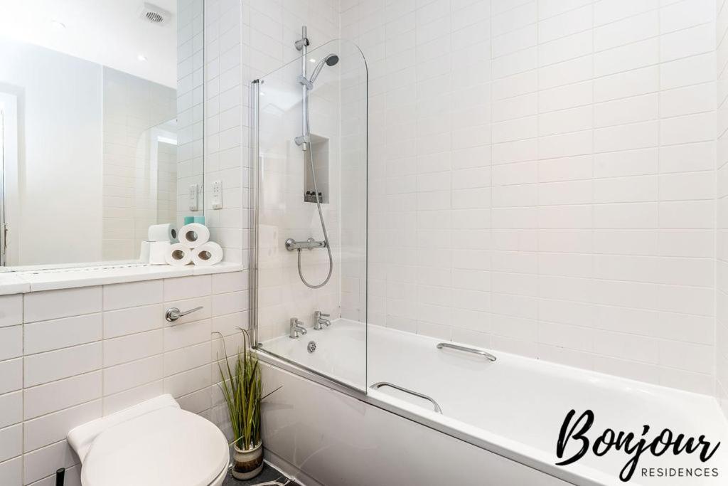Spacious 2Br-1Ba - Grassmarket - Free Parking By Bonjour Residences 에든버러 외부 사진