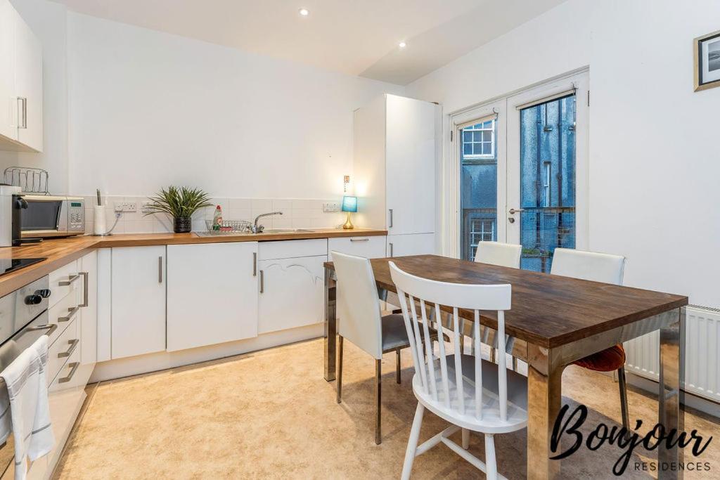 Spacious 2Br-1Ba - Grassmarket - Free Parking By Bonjour Residences 에든버러 외부 사진