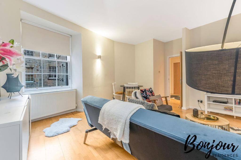 Spacious 2Br-1Ba - Grassmarket - Free Parking By Bonjour Residences 에든버러 외부 사진