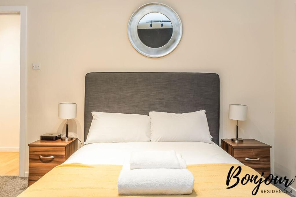 Spacious 2Br-1Ba - Grassmarket - Free Parking By Bonjour Residences 에든버러 외부 사진