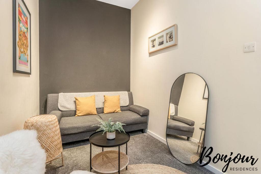Spacious 2Br-1Ba - Grassmarket - Free Parking By Bonjour Residences 에든버러 외부 사진