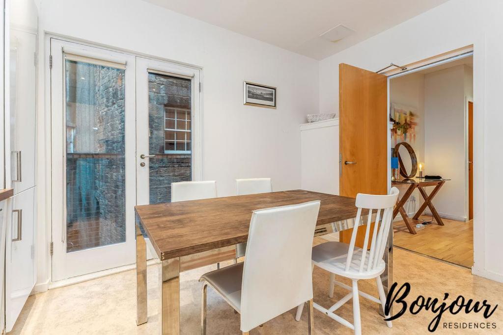 Spacious 2Br-1Ba - Grassmarket - Free Parking By Bonjour Residences 에든버러 외부 사진