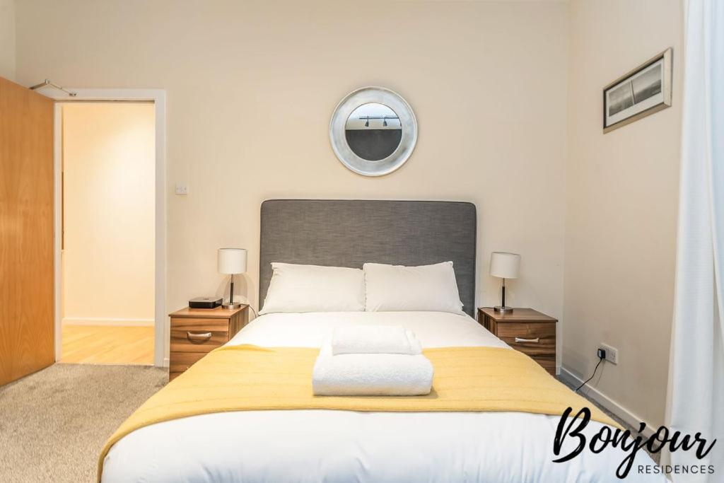 Spacious 2Br-1Ba - Grassmarket - Free Parking By Bonjour Residences 에든버러 외부 사진