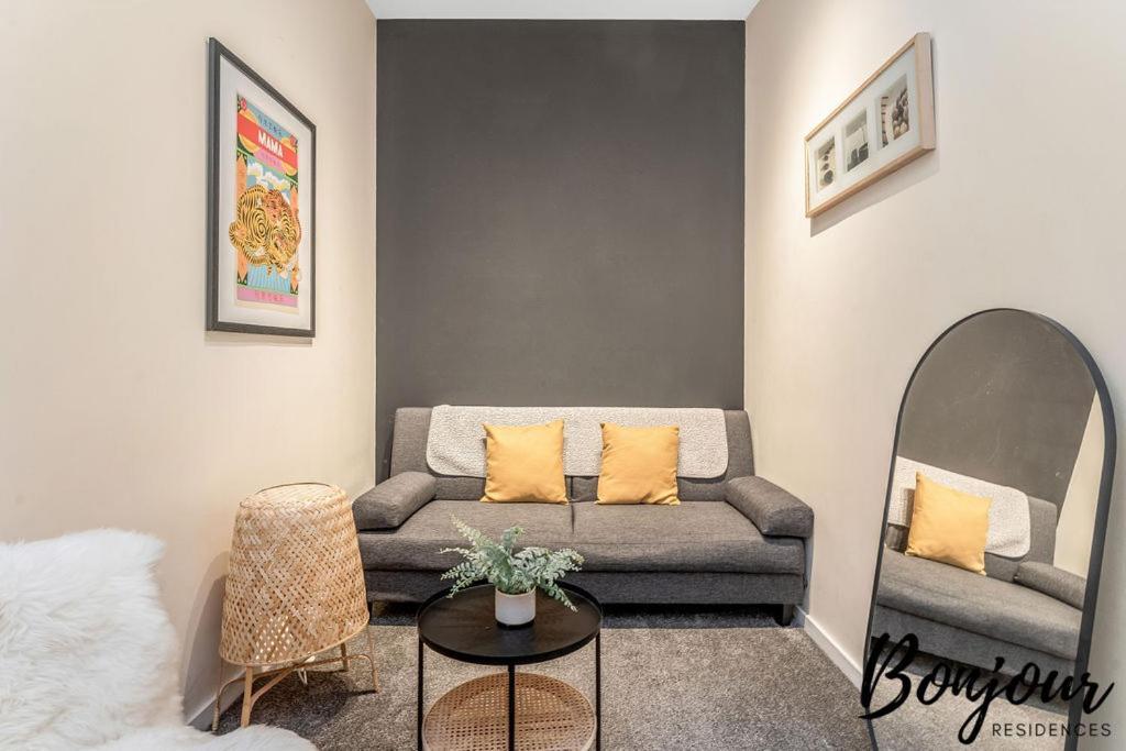 Spacious 2Br-1Ba - Grassmarket - Free Parking By Bonjour Residences 에든버러 외부 사진