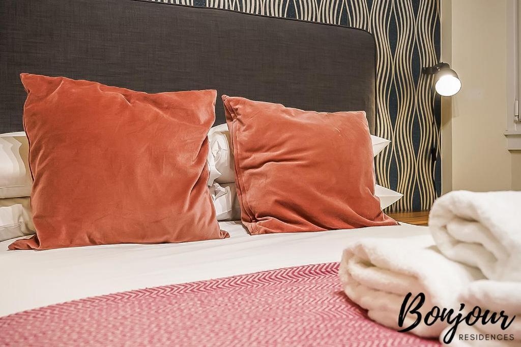Spacious 2Br-1Ba - Grassmarket - Free Parking By Bonjour Residences 에든버러 외부 사진