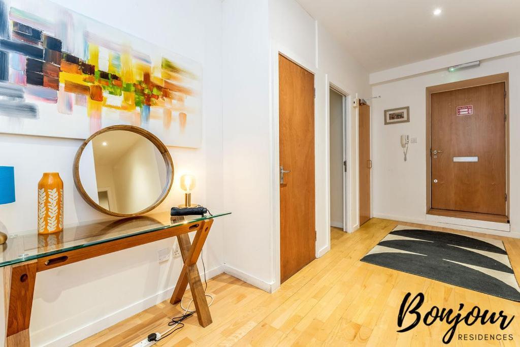 Spacious 2Br-1Ba - Grassmarket - Free Parking By Bonjour Residences 에든버러 외부 사진